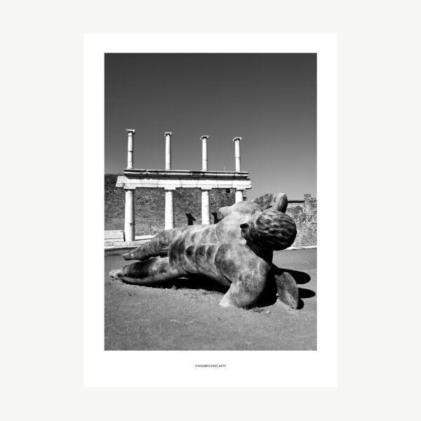 opera fotografica raffigurate le sculture di Mitoraj all'interno dell'area archeologica di Pompei